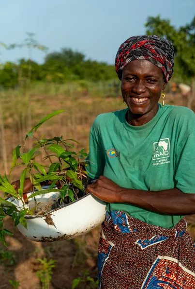 Wuneyen Wumbei, project participant, holding seedlings