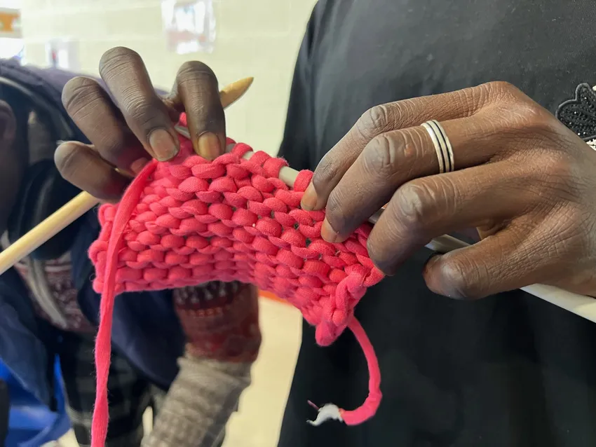 Knitting_copyrightArtRefuge