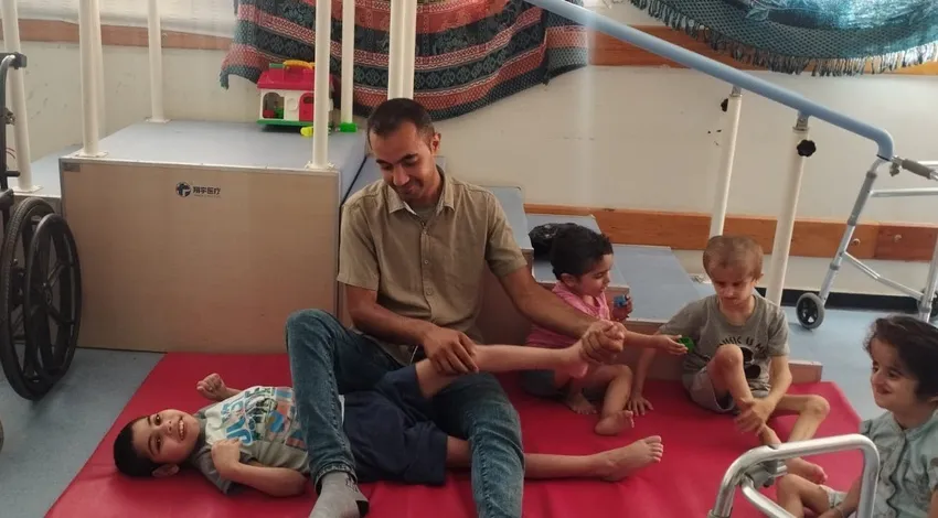 Our partners provide post-operative rehabilitation and psychosocial care to an increasing number of displaced children, including children recovering from emergency orthopaedic surgery following life-changing injuries and amputations.