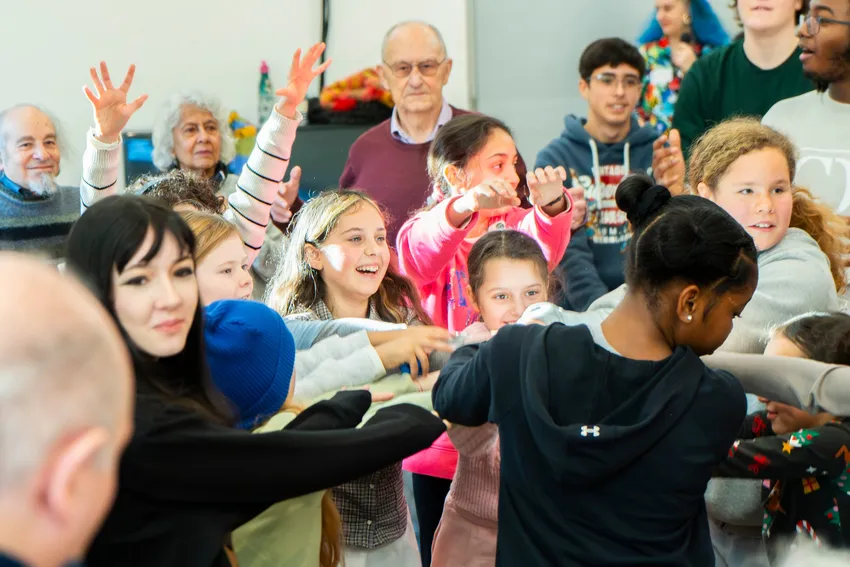 KilnTheatre_IntergenWorkshops_Movement_13
