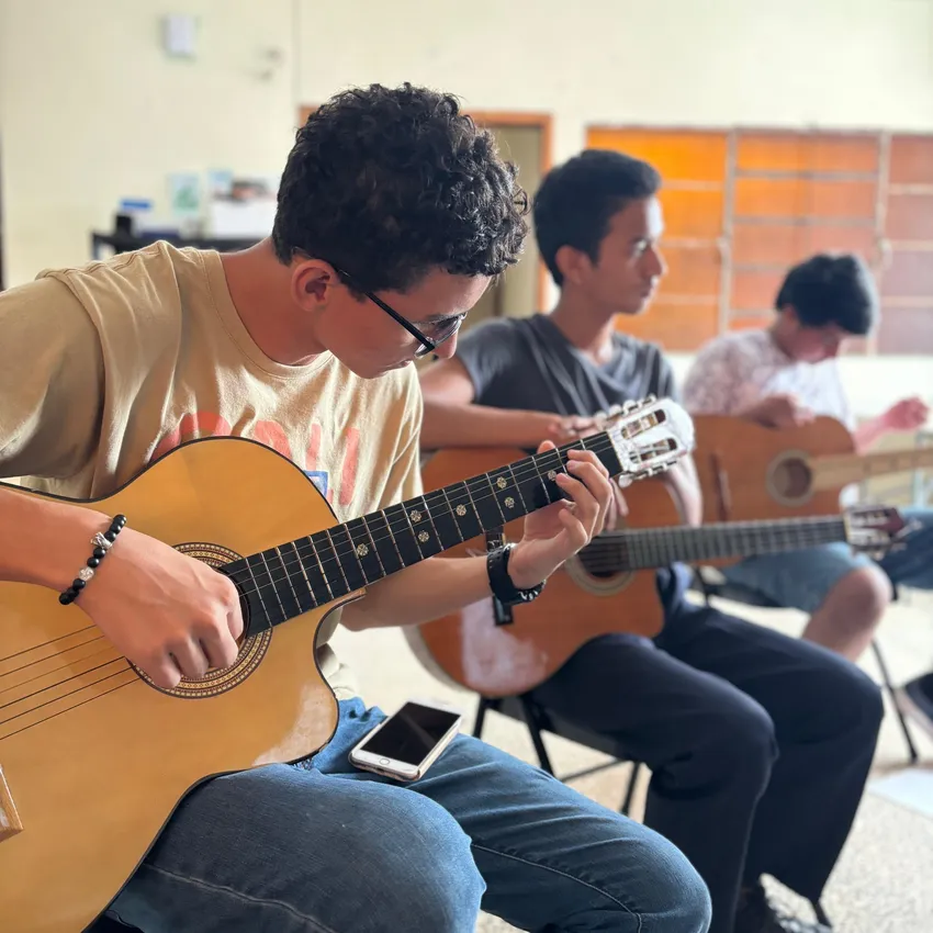 Music classes at Proyecto Faro in Tapachula