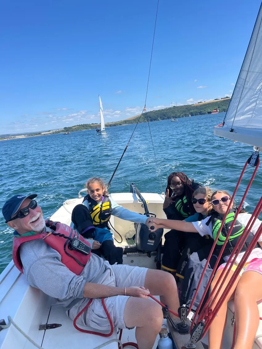 Young sailors having fun at sea with our volunteers