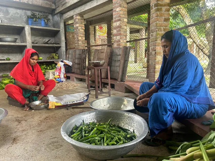 Leader Mother and Mother preparing food