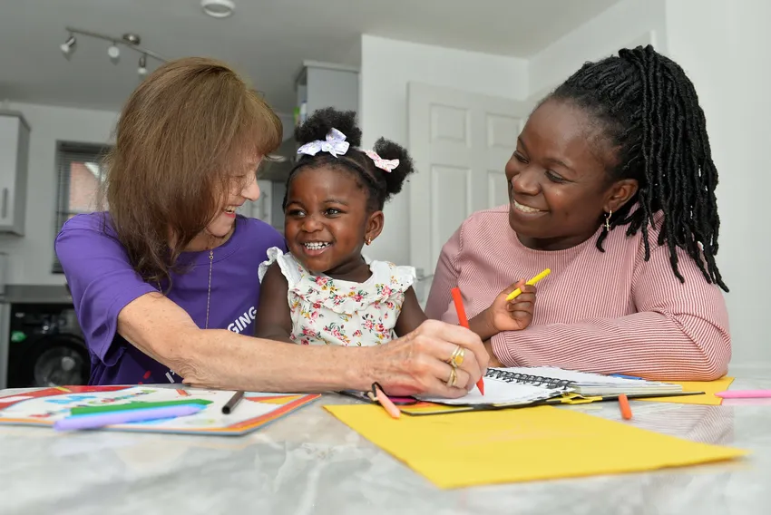 Volunteer drawing with Mum and daughter