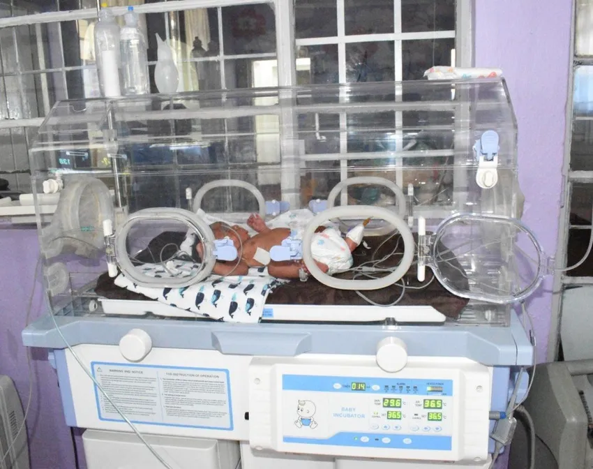 Baby Darius in incubator
